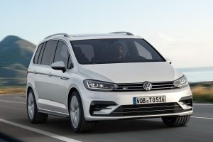 H Volkswagen λανσάρει το πιο σπορτίφ Touran R-Line