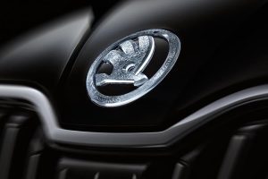 Απαστράπτουσα Skoda Superb Black Crystal με κρυστάλλους!