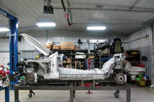 Mercedes 190E με δάπεδο και μηχανικά μέρη από C 63 AMG!