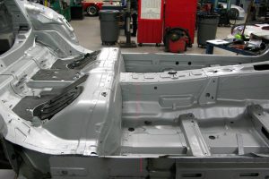 Mercedes 190E με δάπεδο και μηχανικά μέρη από C 63 AMG!