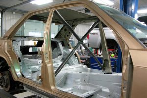 Mercedes 190E με δάπεδο και μηχανικά μέρη από C 63 AMG!