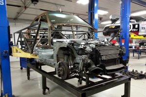 Mercedes 190E με δάπεδο και μηχανικά μέρη από C 63 AMG!