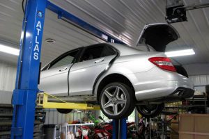 Mercedes 190E με δάπεδο και μηχανικά μέρη από C 63 AMG!