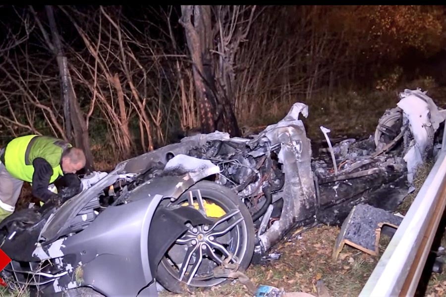 Ferrari τράκαρε με 200 χλμ. και ανατινάχθηκε (video)