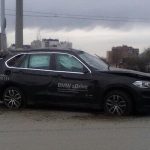 Test drive σε καινούργια BMW X5 κατέληξε σε crash test!