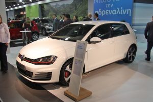 Volkswagen: e-Golf, Passat R-Line, νέο Touran και όλη η γκάμα