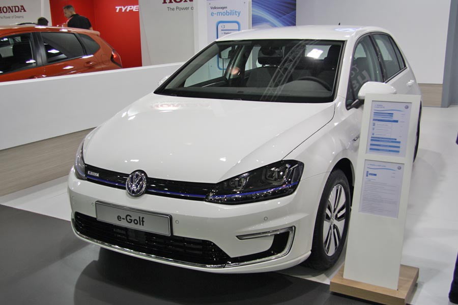 Volkswagen: e-Golf, Passat R-Line, νέο Touran και όλη η γκάμα