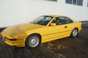 BMW 850Ci με πατάκια Μπουχάρα σε μπορντοροδοκόκκινο!