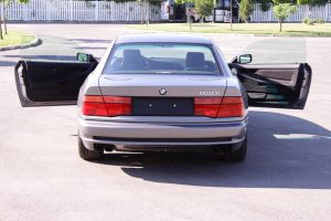 BMW 850i του 1991 με 1.790 χλμ. πωλείται 100.000 ευρώ!