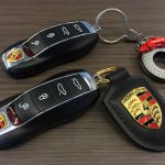 Γιατί να πουλάει κάποιος μια Porsche Cayman GT4 με 2.300 χλμ.;