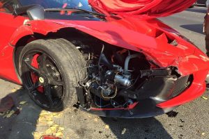 Ferrari LaFerrari μόλις ενός μηνός έπεσε σε τρία αυτοκίνητα