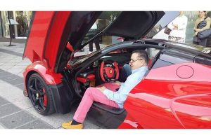 Ferrari LaFerrari μόλις ενός μηνός έπεσε σε τρία αυτοκίνητα