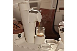 Υπερπολυτελής BMW 760Li φτιάχνει μέχρι και espresso!