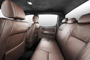 Μετατροπή Toyota Hilux 6×6 για τις λάσπες και το… μέγαρο!