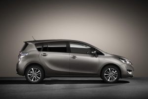 Η Toyota ανανεώνει το Verso σε σχεδίαση και ασφάλεια