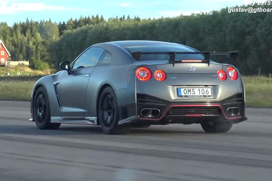 Διπλή κόντρα Nissan GT-R NISMO vs Mercedes-AMG GT S (video)