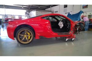 Τρακαρισμένη Ferrari 458 Speciale πωλείται 63.500 ευρώ!