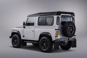 Απίστευτο! Land Rover Defender πωλήθηκε 549.000 ευρώ!