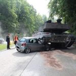 Μαθητευόμενη οδηγός τράκαρε με άρμα μάχης και γλίτωσε!