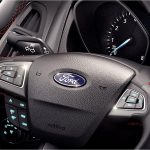 Ford Focus Sport σε διχρωμία κόκκινου - μαύρου και 1.5 EcoBoost