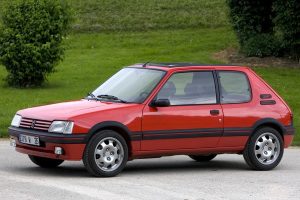 Το Peugeot 205 GTi ονομάστηκε το «καλύτερο hot hatch»
