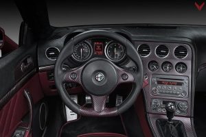 Alfa Romeo Spider με κόκκινο ανθρακόνημα είναι κούκλα!