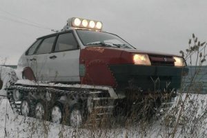 Lada Samara φόρεσε ερπύστριες και μετατράπηκε σε τανκς!