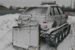 Lada Samara φόρεσε ερπύστριες και μετατράπηκε σε τανκς!