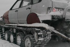 Lada Samara φόρεσε ερπύστριες και μετατράπηκε σε τανκς!