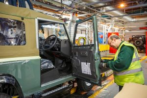 Κατασκευάστηκε το τελευταίο Land Rover Defender