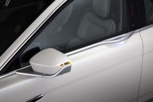 Νέα Lincoln Continental με πρωτότυπες ηλεκτρονικές χειρολαβές!