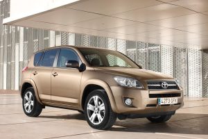 Ανακλήσεις σε 16.721 Toyota και 6.694 Mercedes στην Ελλάδα