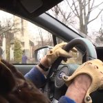 Γιαγιά ηλικίας 81 ετών οδηγεί νέο Subaru WRX STI!