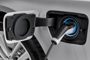 2λιτρη BMW 740e με 326 ίππους και κατανάλωση 2,1 λτ./100 χλμ.