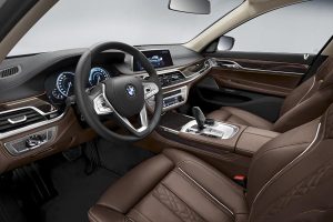 2λιτρη BMW 740e με 326 ίππους και κατανάλωση 2,1 λτ./100 χλμ.