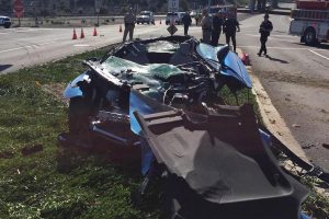 BMW i8 συγκρούστηκε με μπετονιέρα και οι επιβάτες γλίτωσαν!