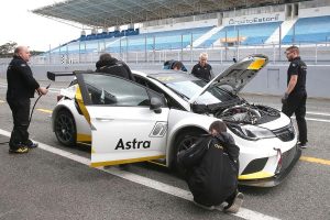 Τσίτα τα γκάζια το νέο αγωνιστικό Opel Astra TCR