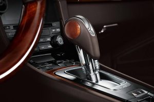 Porsche 911 Carrera S Cabriolet με επενδύσεις ξύλου στο εσωτερικό