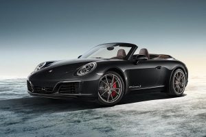 Porsche 911 Carrera S Cabriolet με επενδύσεις ξύλου στο εσωτερικό