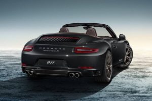 Porsche 911 Carrera S Cabriolet με επενδύσεις ξύλου στο εσωτερικό