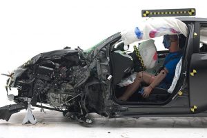 Πρώτα crash tests του νέου Toyota Prius (+video)