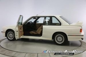 BMW M3 E30 του 1991 με 9.700 χλμ. πωλείται 179.000 ευρώ!