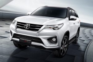 Σπορτίφ και σκληροτράχηλο Toyota Fortuner TRD Sportivo