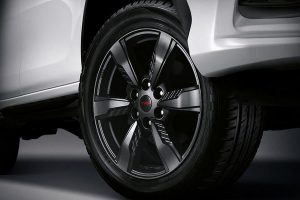 Σπορτίφ και σκληροτράχηλο Toyota Fortuner TRD Sportivo