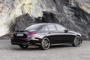 Νέα κορυφαία Mercedes-AMG E 43 4MATIC με 401 ίππους