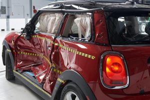 «Βράχος» το νέο 3θυρο MINI στα crash tests του Αμερικάνικου IIHS