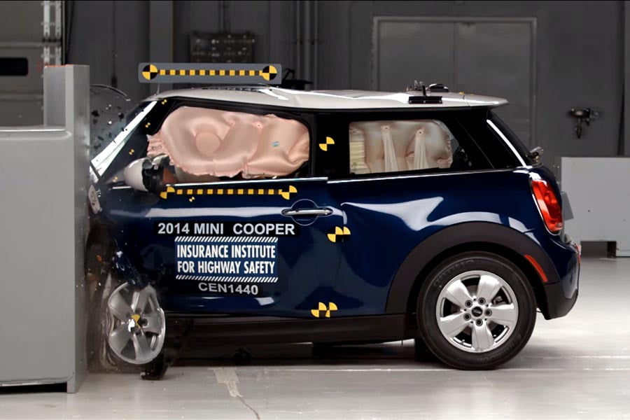 «Βράχος» το νέο 3θυρο MINI στα crash tests του Αμερικάνικου IIHS