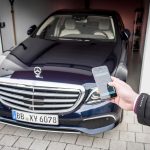 Πως παρκάρει αυτόματα η νέα Mercedes E-Class με τον Πιλότο Στάθμευσης!