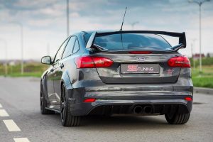 Μοναδικό Ford Focus Sedan ST με φτερούγα από Subaru WRX STI