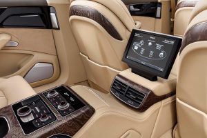 Λιμουζίνα Audi A8 L extended με 6 πόρτες και μήκος 6,36 μέτρων!